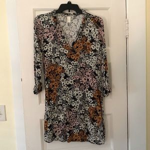 Floral print dress with small ruffle detailing on collar and sleeves
